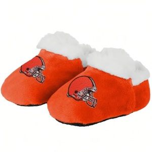 CLEVELAND BROWNS FUZZY BABY SLIPPERS
size 3/6 months NWT